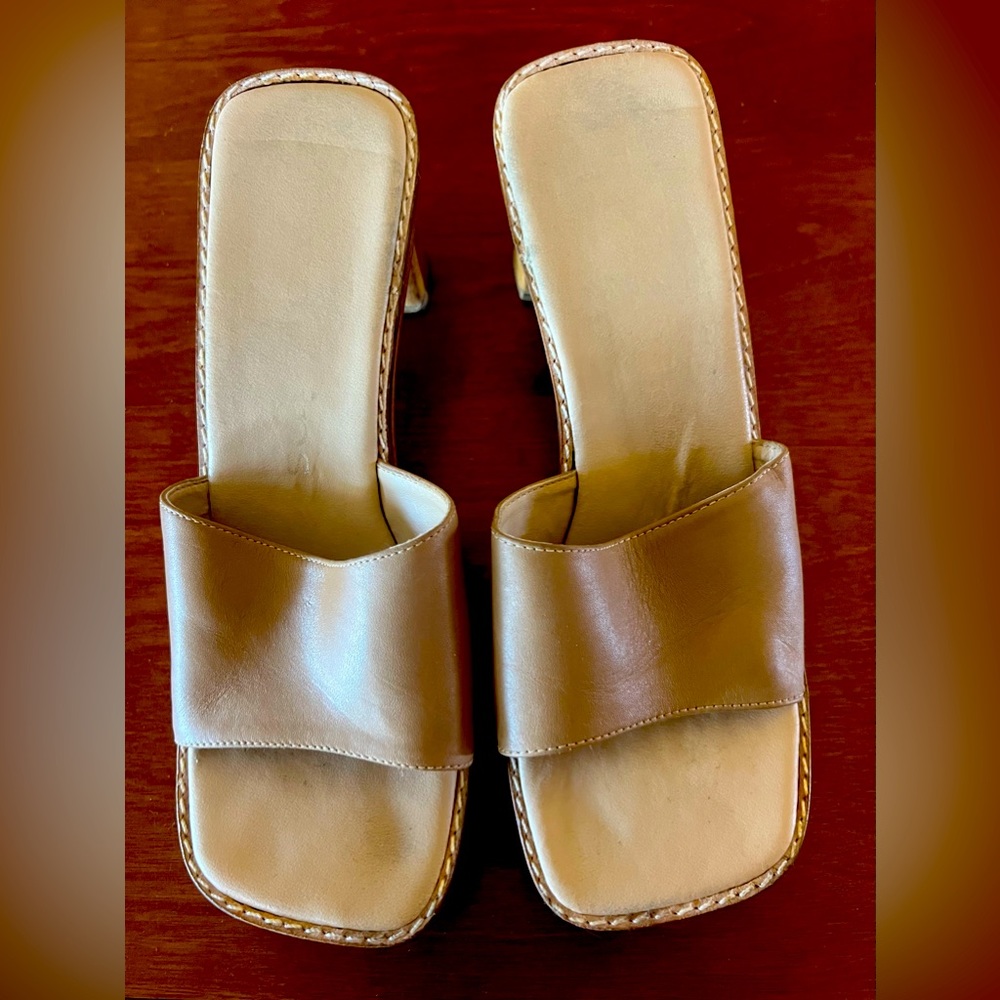 Two Lips Wood Sandal